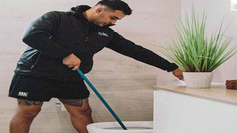 How Professional Plumbers Clear Blocked Toilets Safely and Efficiently